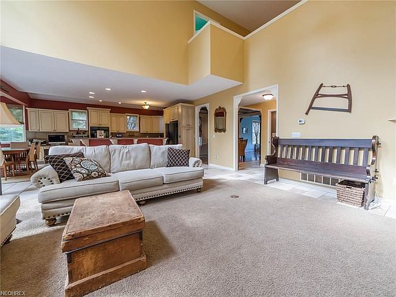4th image of 175 Beachwood Ave
