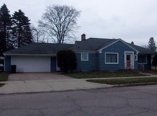 1102 10th Ave S, Escanaba, MI 49829