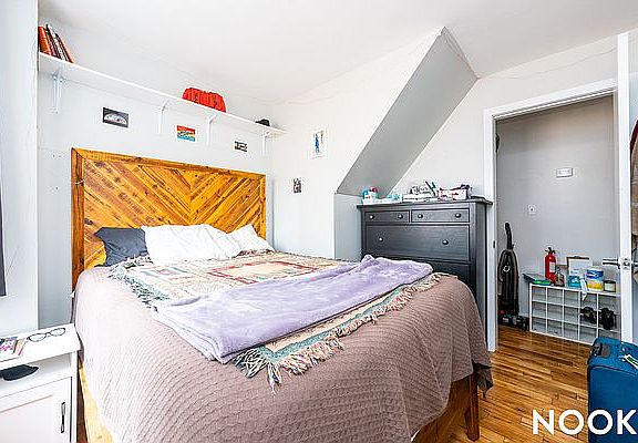 5th image of 1091 Willoughby Ave #1B