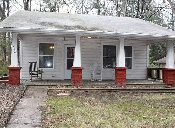 2nd image of 130 Half Circle Ln