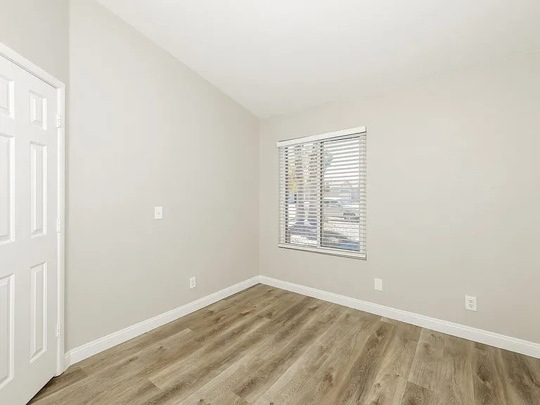 406 Aloha Dr — Photo 13