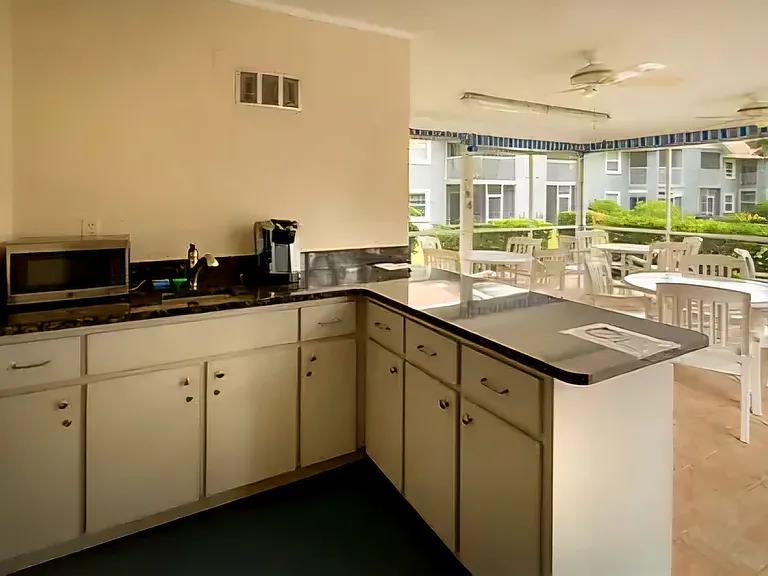 Lake Tiffany Club outdoor entertainment kitchen.