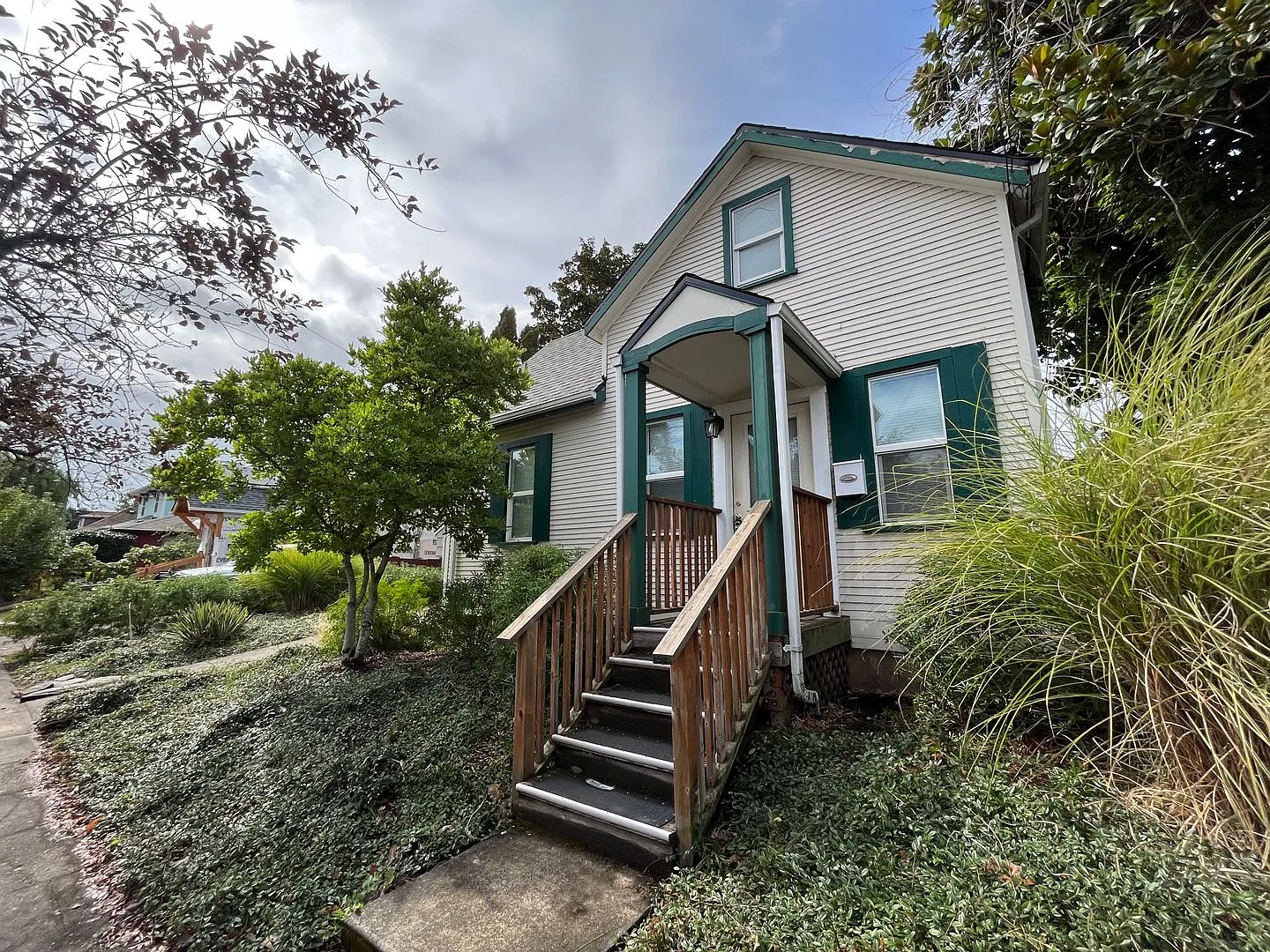 Charming 2Bd x 1Ba Unit in North Portland! Spacious Open Floor Plan Right Off I5!! — Photo 1