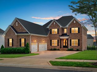 1005 Keeneland Dr, Gallatin, TN 37066