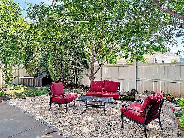 3383 Turnberry Cir — Photo 38