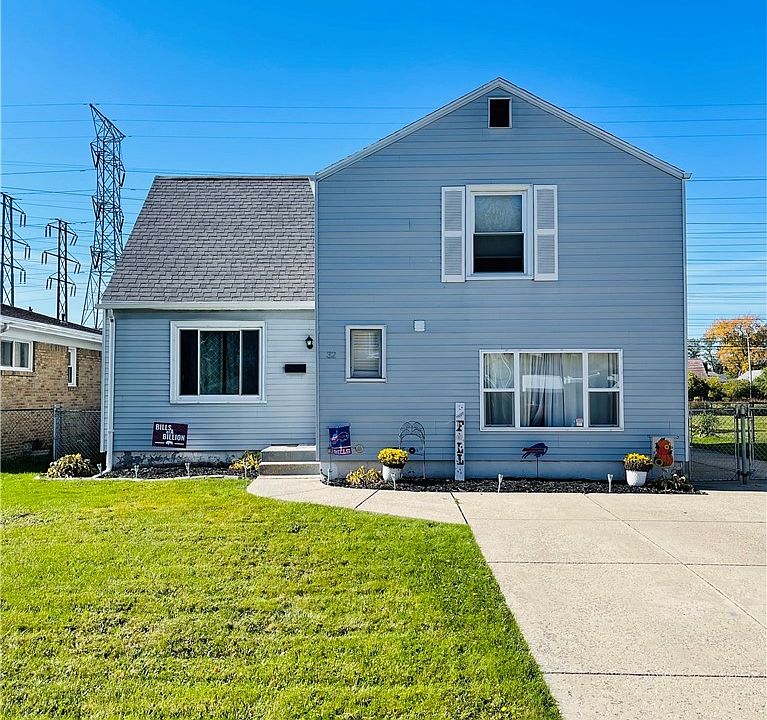 1st image of 32 Yvonne Ave
