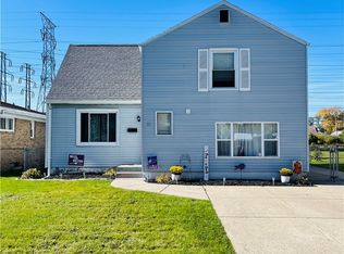32 Yvonne Ave, Cheektowaga, NY 14225