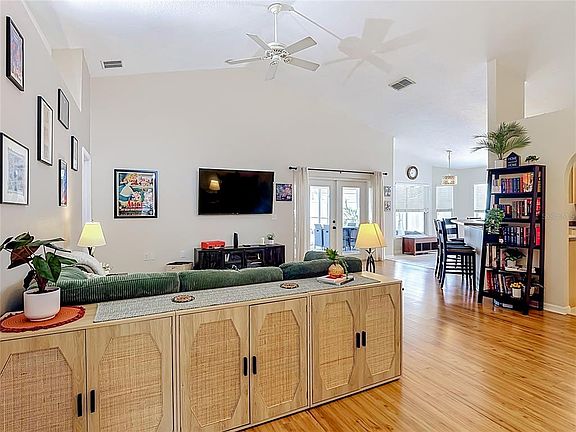 5th image of 335 REGENCY STREET