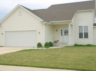 502 Hawthorne Dr, Saint Joseph, IL 61873