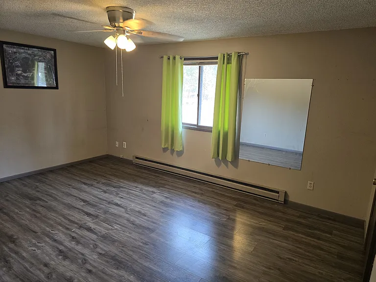 Master Bedroom upstairs has large walk-in closet.