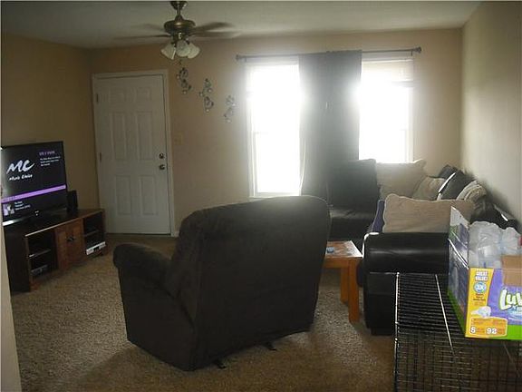 4th image of 711 Carbondale Dr