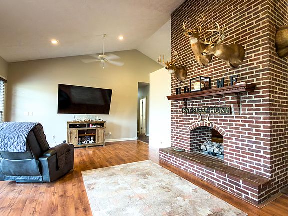 5th image of 91 Sanders Ln