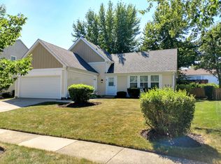 8 Montebello Dr, Vernon Hills, IL 60061