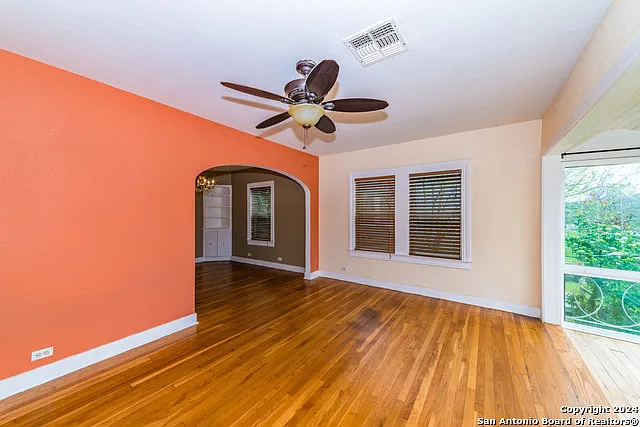 2218 W Mistletoe Ave — Photo 5
