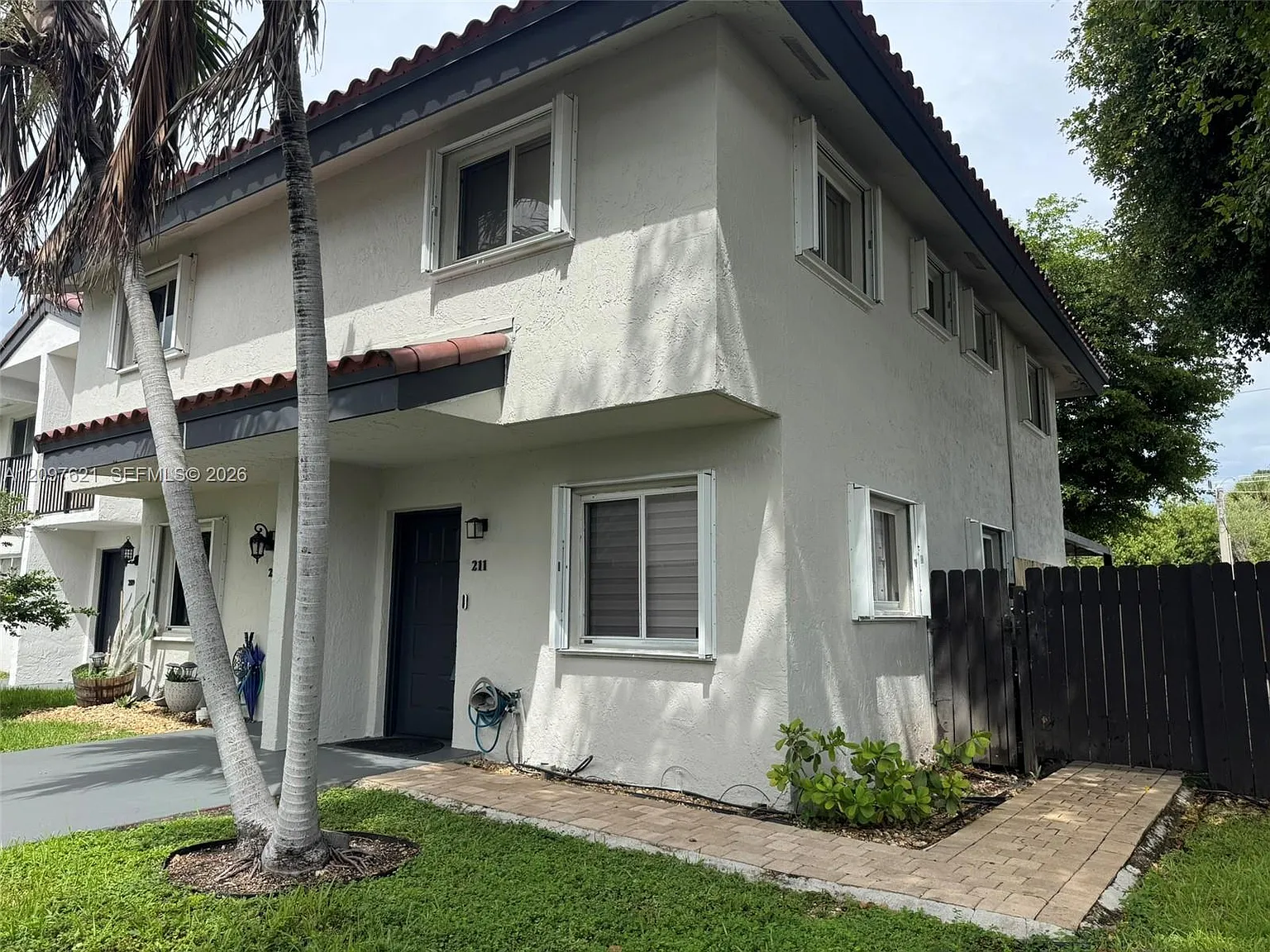 Mira Villas Condo — Photo 1