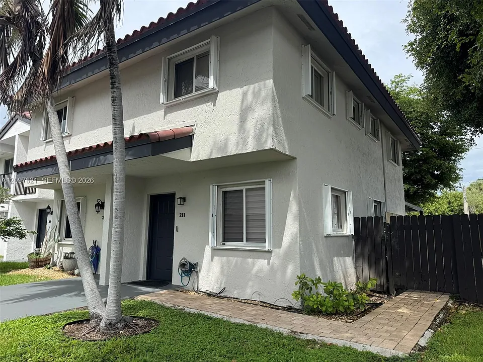 8245 NW 6th Ter #211