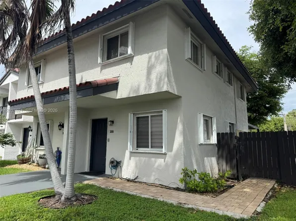 8245 NW 6th Ter APT 211, Miami, FL 33126