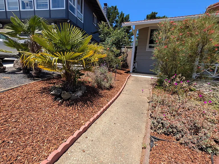 270 Amador Ave — Photo 2