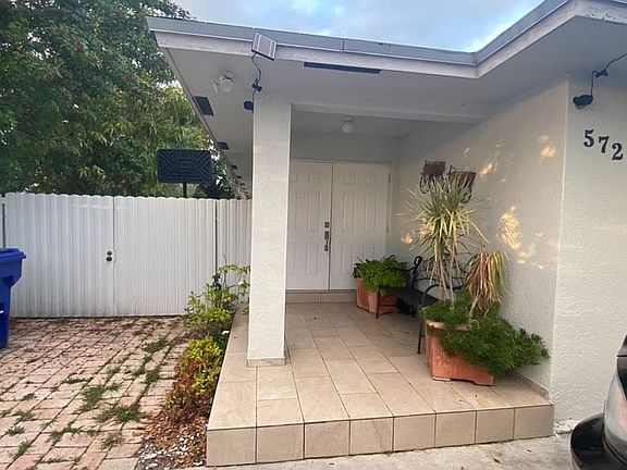 4th image of 5725 SW 40th St