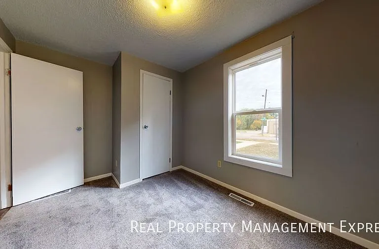 801 S Van Eps Ave — Photo 4