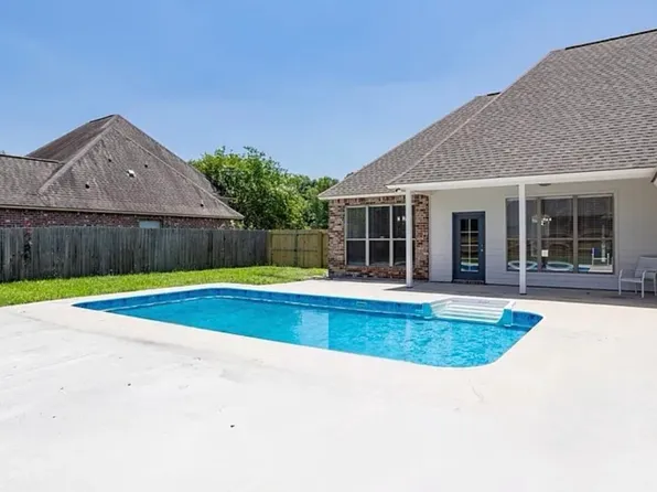 19934 Pecan Hill Dr, Zachary, LA 70791