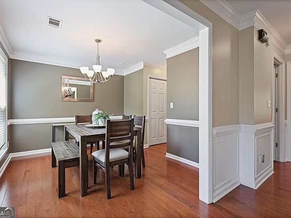 5th image of 2351 Netherstone Dr NE