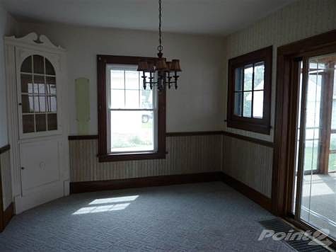 4th image of 1102 Center Ave