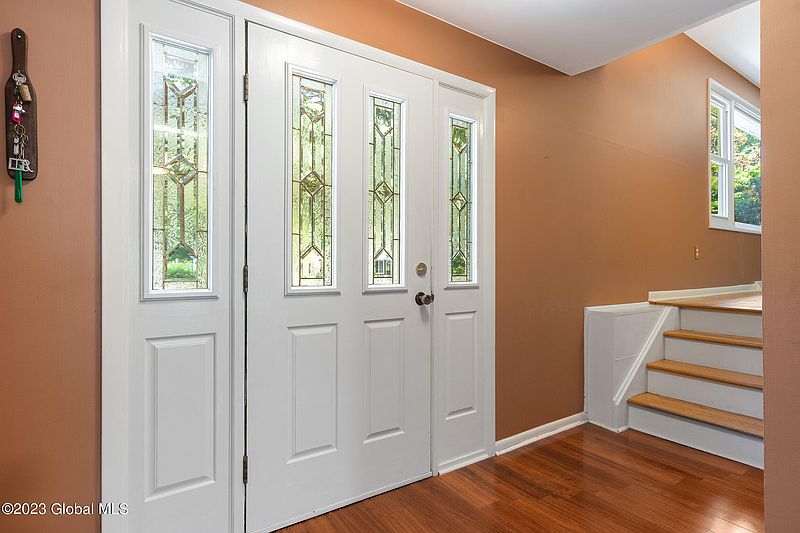 3rd image of 27 Woodcrest Drive