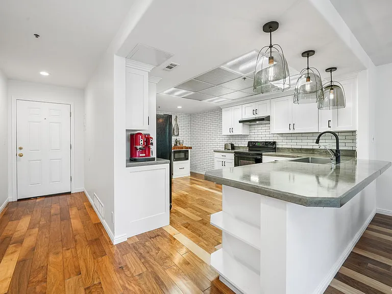 48 W Broadway S #407 — Photo 9