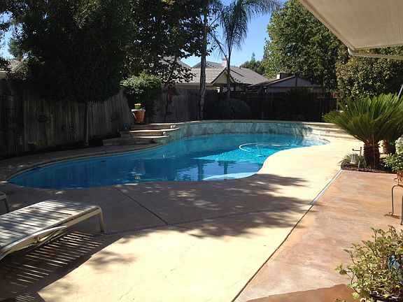 Perfect yard for entertaining & family fun