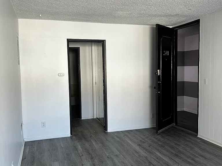 1936 Whitley Ave #201 — Photo 9