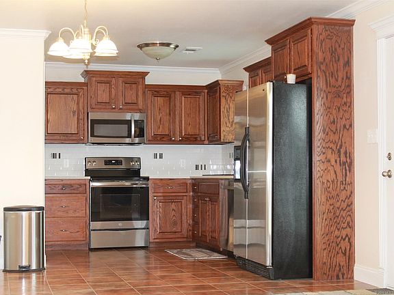 5th image of 2401 Westwood Dr
