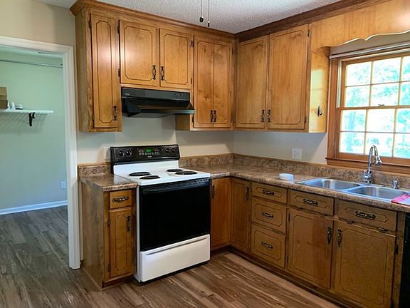 4th image of 4409 Holly Ln