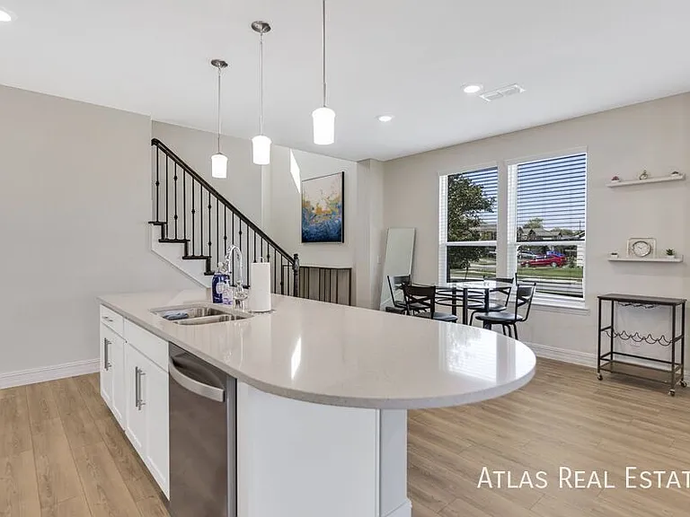 741 Creekwater Ln — Photo 6