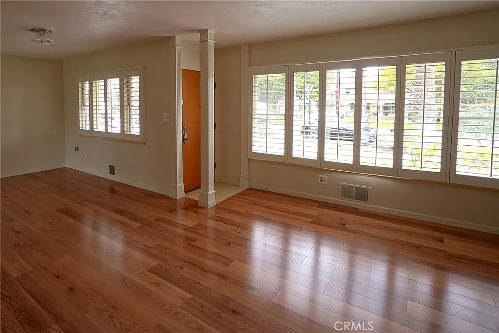 2 bed, 2.0 bath, 1850 sqft, $3,700 — Photo 2