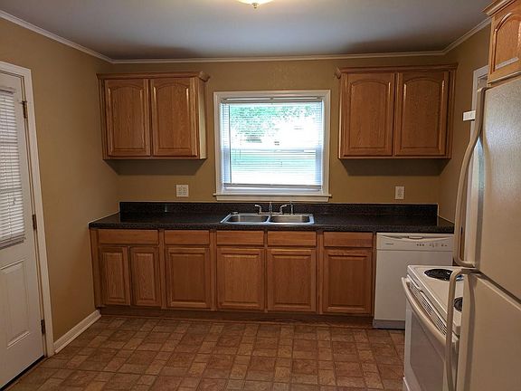 4th image of 2120 Berea Ave