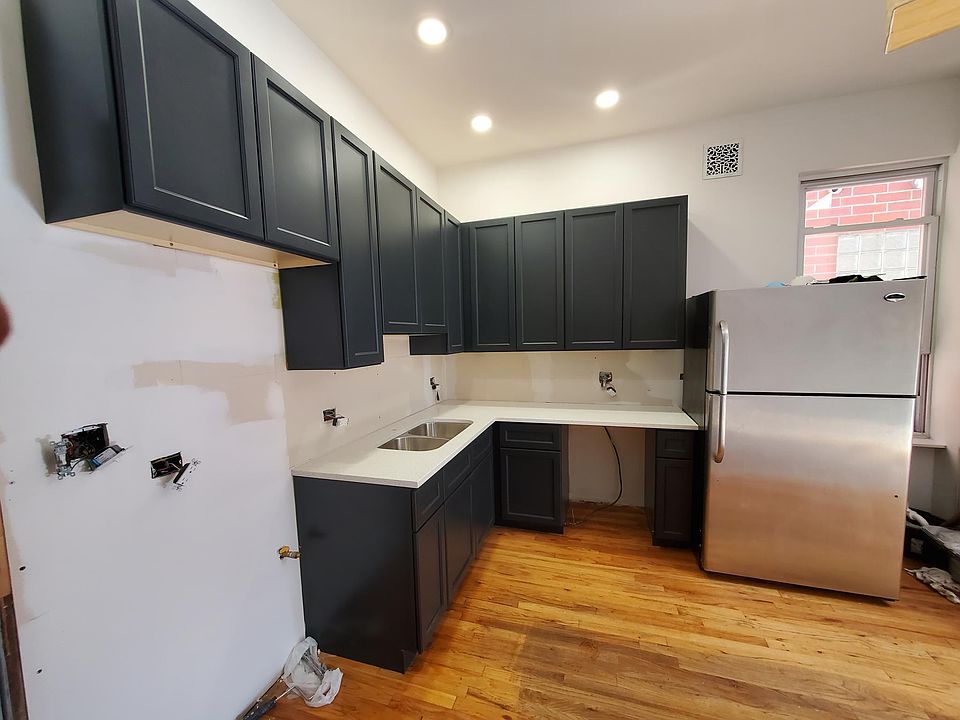 1st image of 1030 N Wood St #2R