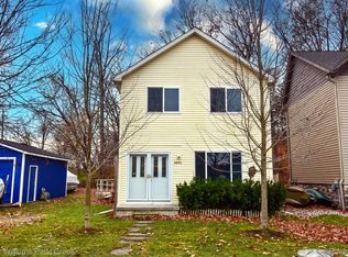 8892 Lagoon Dr, Brighton, MI 48116