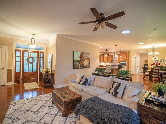 4th image of 111 Tremont Dr