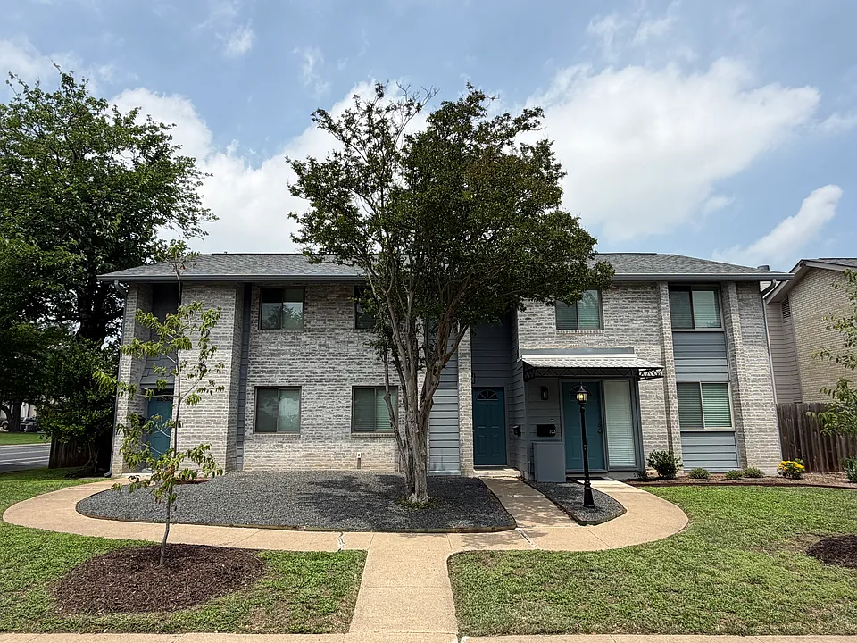 3216 Crosscreek Dr #102