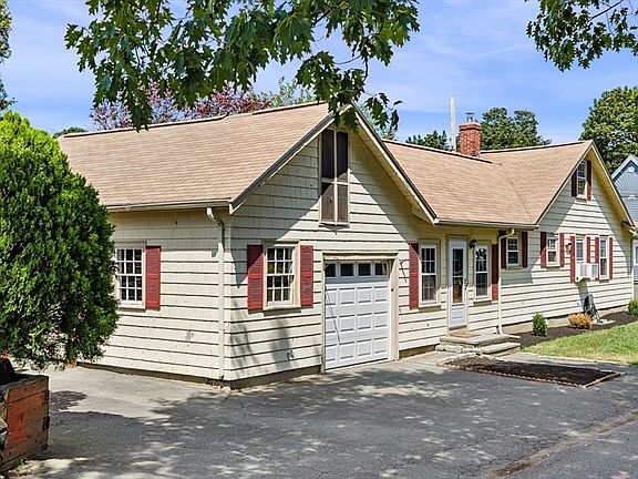 3rd image of 1 Douglass St