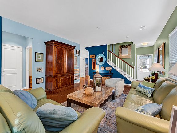 5th image of 560 Sea Foam St