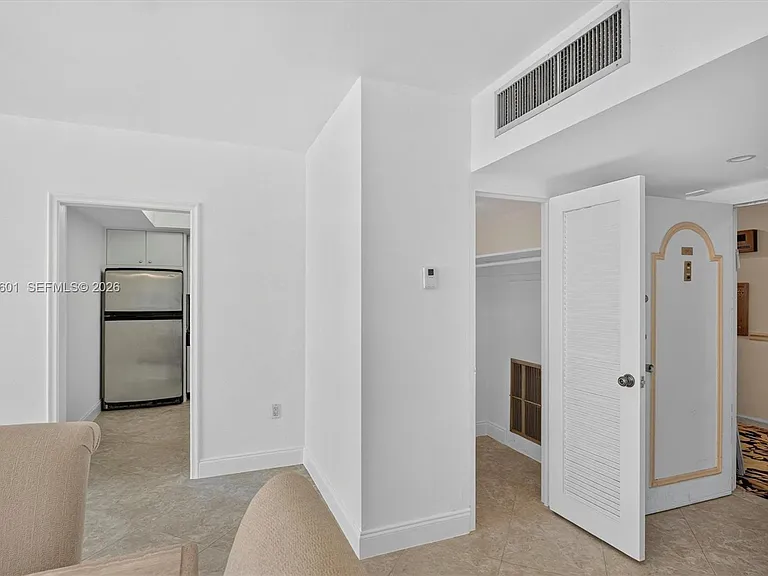 5001 Collins Ave #9H — Photo 6