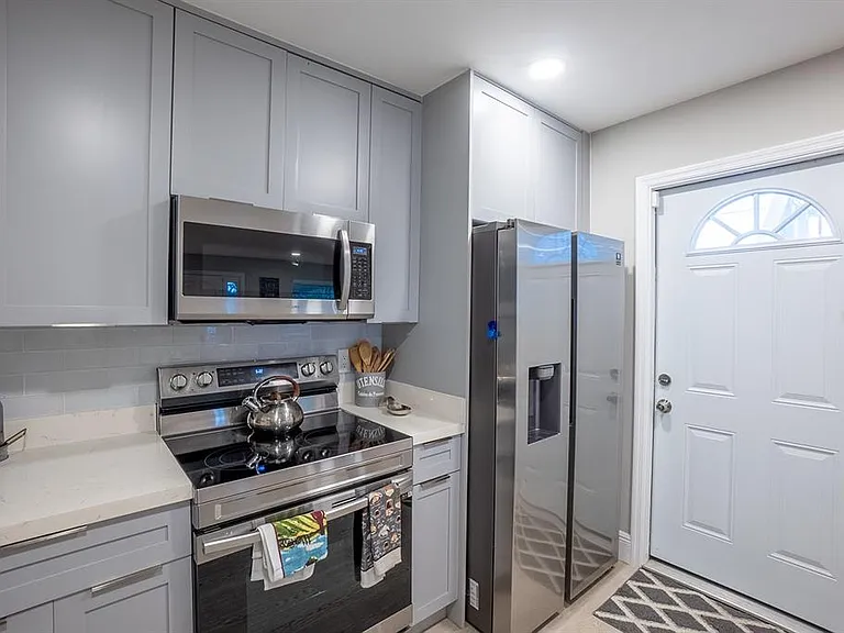 244 Lexington Dr — Photo 21