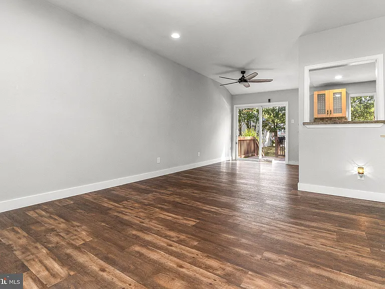 309 California Trl — Photo 5