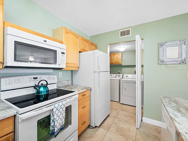 3301 Crystal Ct #D — Photo 14