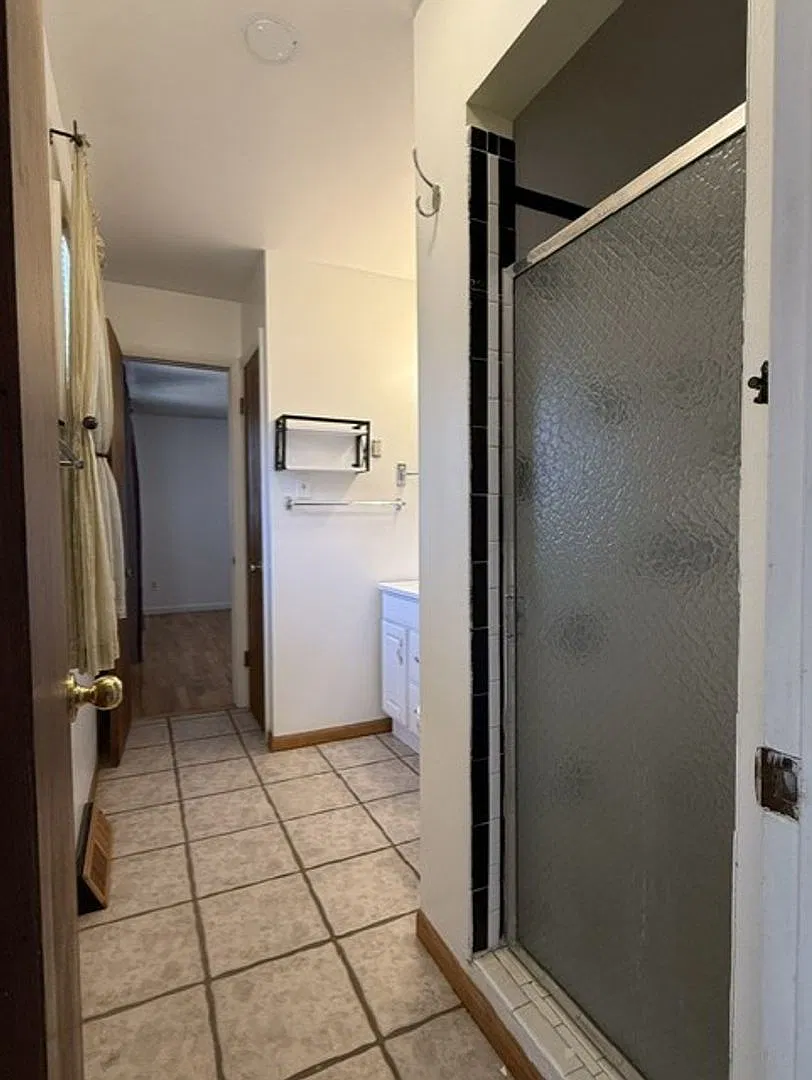House For Lease — Photo 4