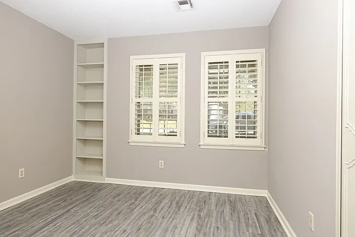 620 Sandhurst Dr — Photo 4