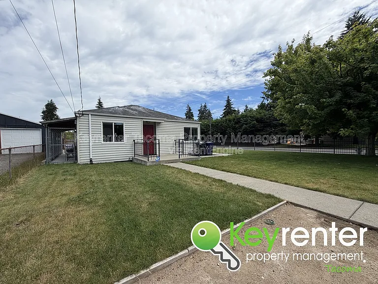 1047 S Rochester St — Photo 17