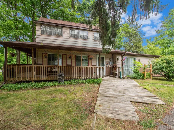 409 Legrande St, Holly, MI 48442